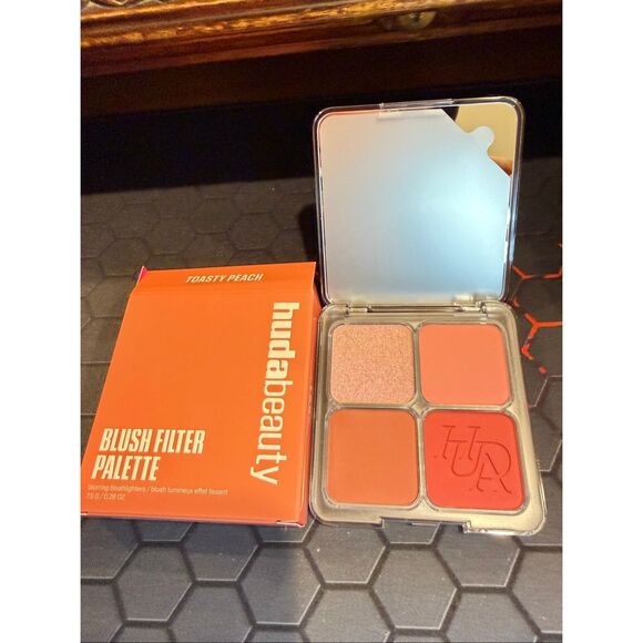 huda beauty blush filter palette Toasty Peach - Peach Fizz, Baby Coral, Spiced T - Picture 1 of 4